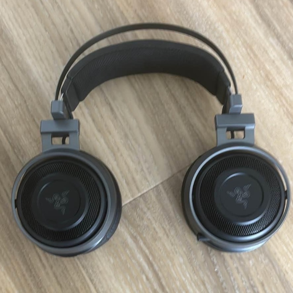 Razer Nari Ultimate Wireless 7.1 Surround Sound Gaming Headset